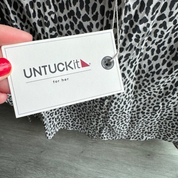 NWT Women’s UNTUCKit Leopard Blouse - Picture 4 of 6